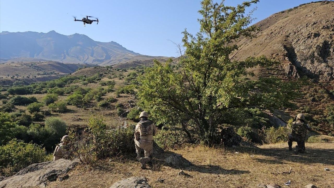 Van'da jandarma dronla 26 koyunu 5 kilometre uzaklıkta buldu