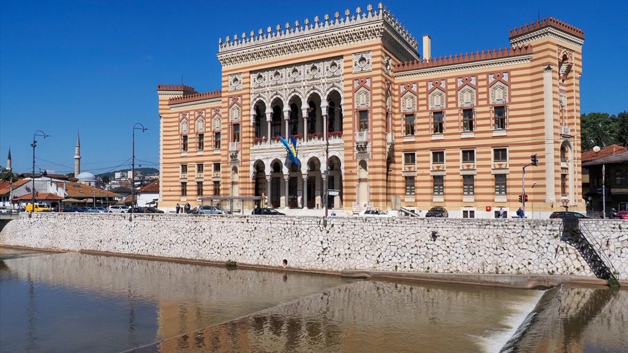 Vijecnica Anıldı: Saraybosna'da 33. Yıl Töreni