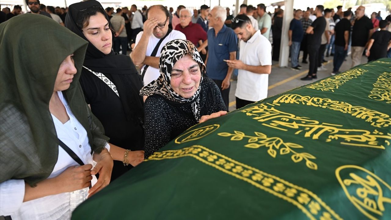 Yamaç Paraşütü Dünya Kupası'nda hayatını kaybeden Cengiz Kalyoncu Gaziantep'te defnedildi