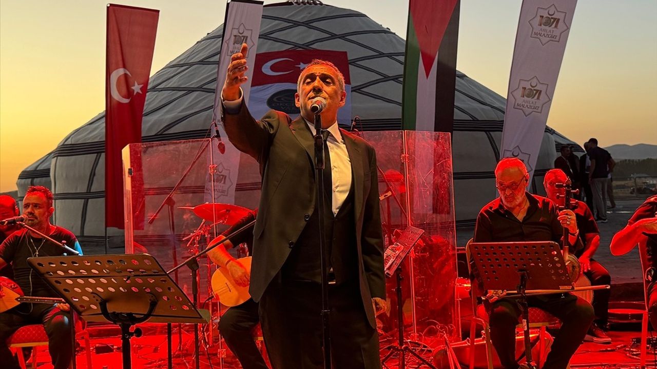 Yavuz Bingöl Malazgirt'te Sahne Aldı: 954. Yıl Zafer Konseri