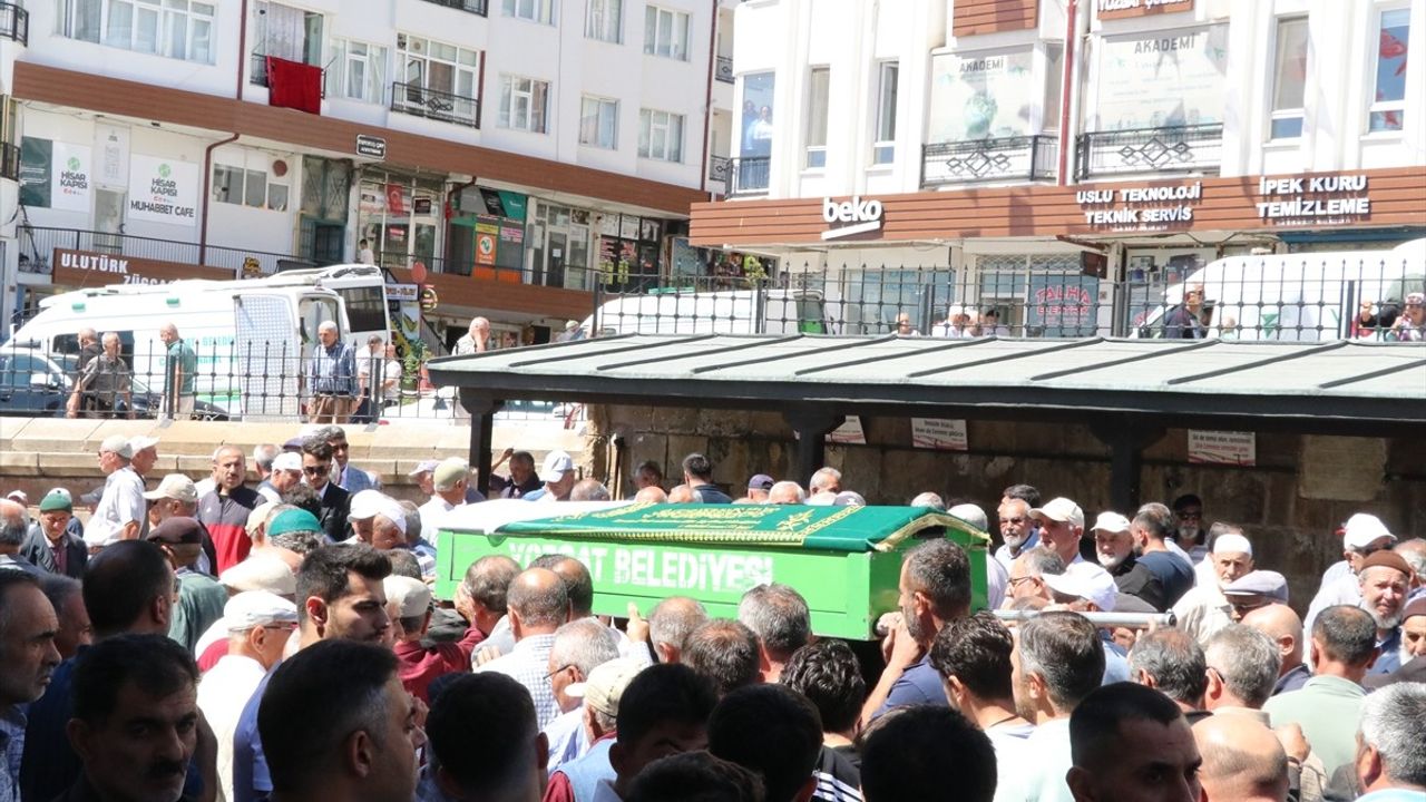 Yozgat'ta Trafik Kazasında Ölen Hemşire Derya Balta Toprağa Verildi