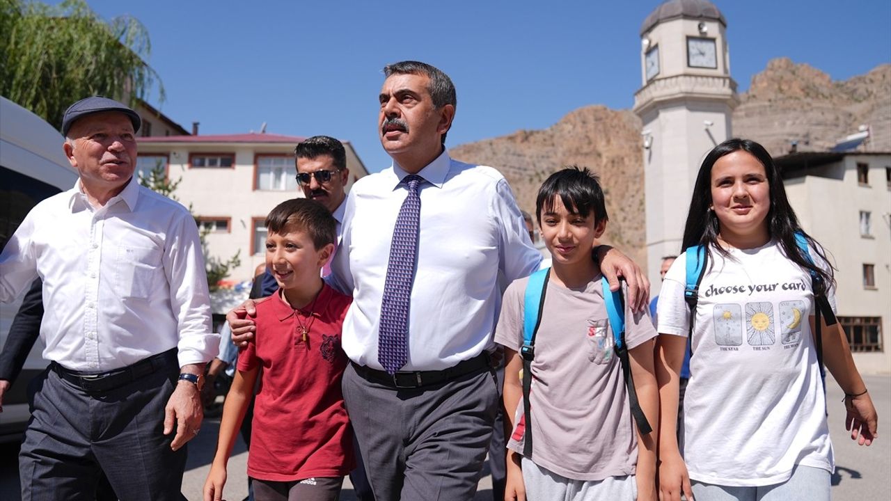 Yusuf Tekin Erzurum'da: 18 Milyon Öğrencinin Milli ve Manevi Birliği İçin Çalışıyoruz