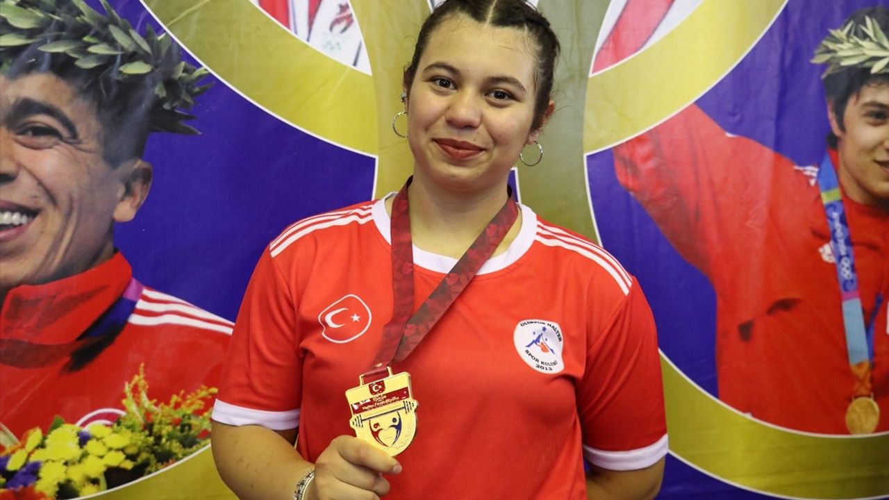 Zeynep Nur Pehlivan, Halterde Türkiye Rekoru Kırdı ve Dünya Şampiyonluğu Hedefliyor