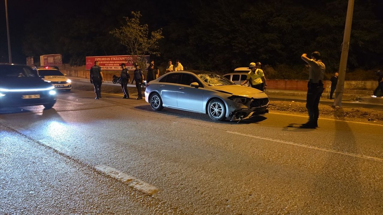 Zonguldak Kozlu'da Otomobil Yayalara Çarptı: 3 Kişi Yaralandı
