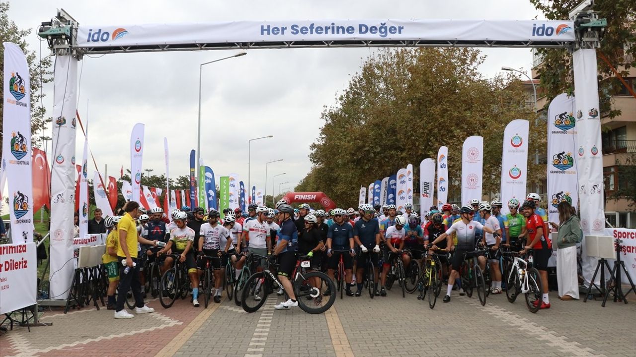 1. Gran Fondo Yalova 2025: Dereceye Giren Sporculara Ödüller Verildi
