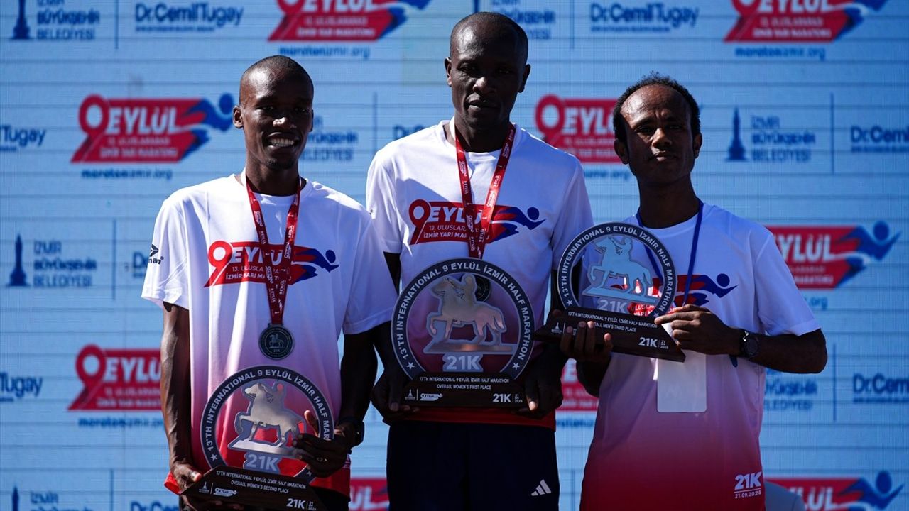 13. Uluslararası 9 Eylül İzmir Yarı Maratonu'nu Kiplagat ve Kimeli Kazandı