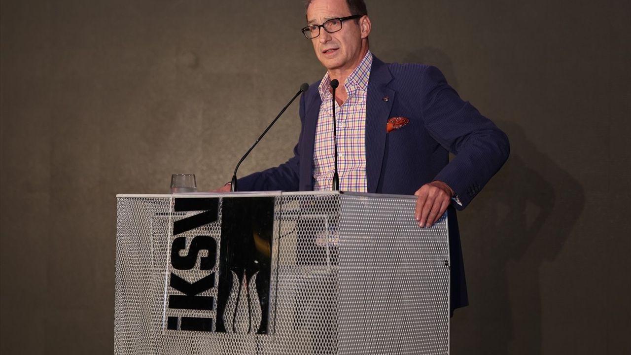 18. İstanbul Bienali Resmi Açılışı: 'Üç Ayaklı Kedi' Başladı