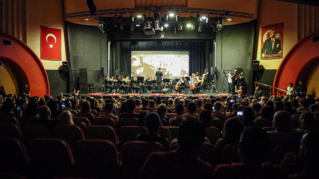 32. Adana Altın Koza'da Onur Ödülleri Mehmet Aslantuğ ve Meral Orhonsay'a