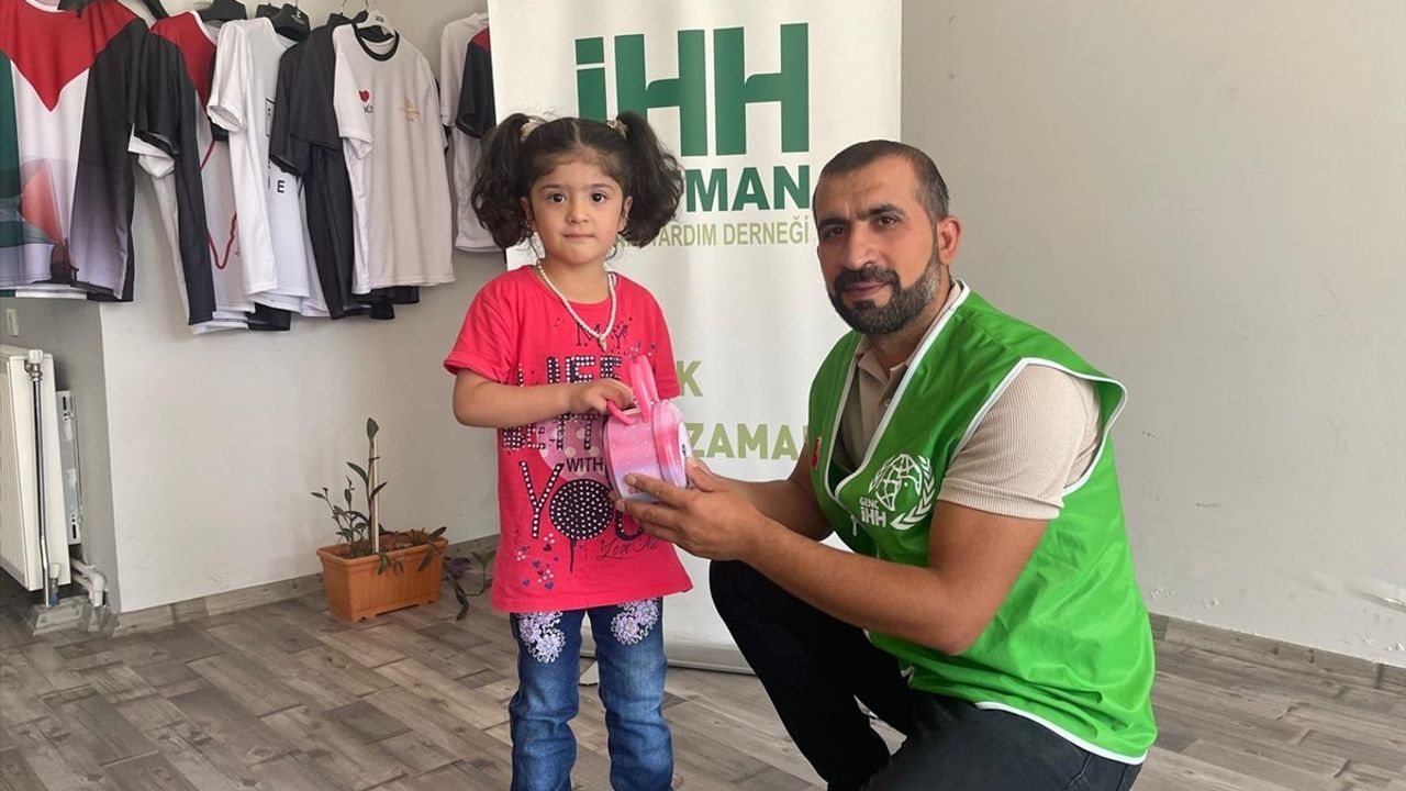 4 Yaşındaki Ahsen Can, Kumbarasındaki 1700 Lirayı Gazze'ye Bağışladı