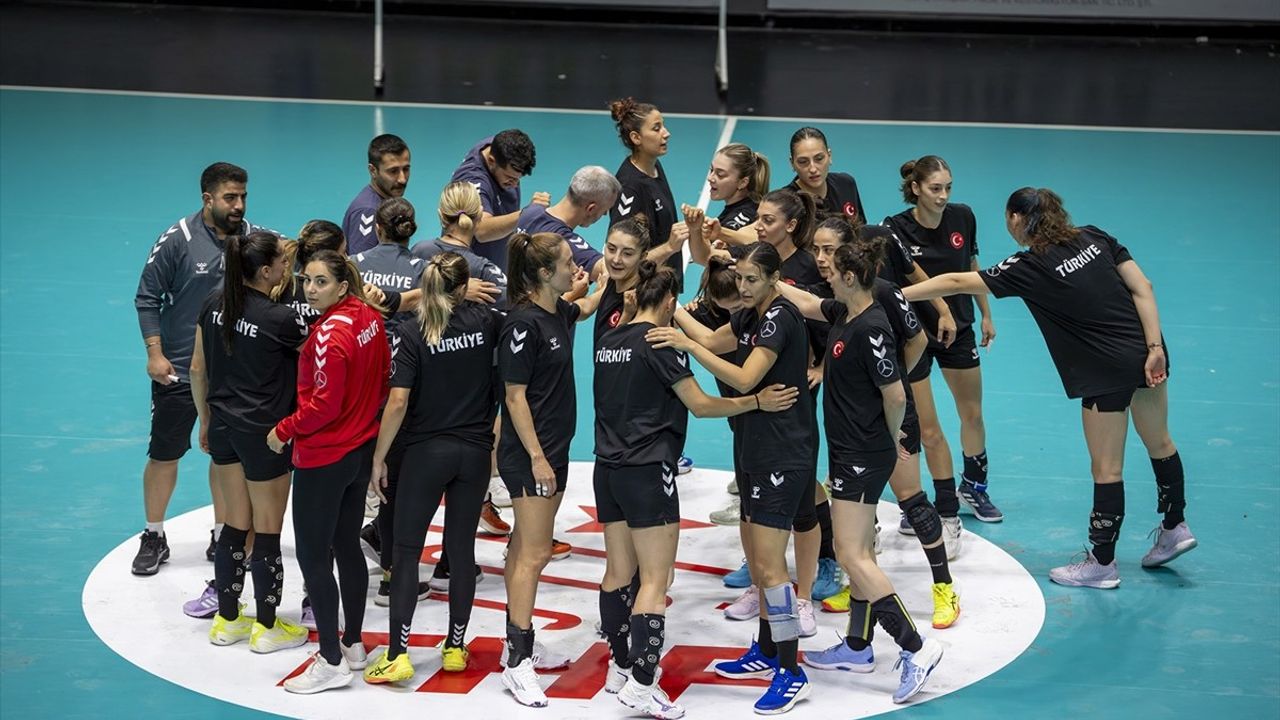 A Milli Kadın Hentbol Takımı Çekya'da Hazırlık Turnuvasına Katılıyor