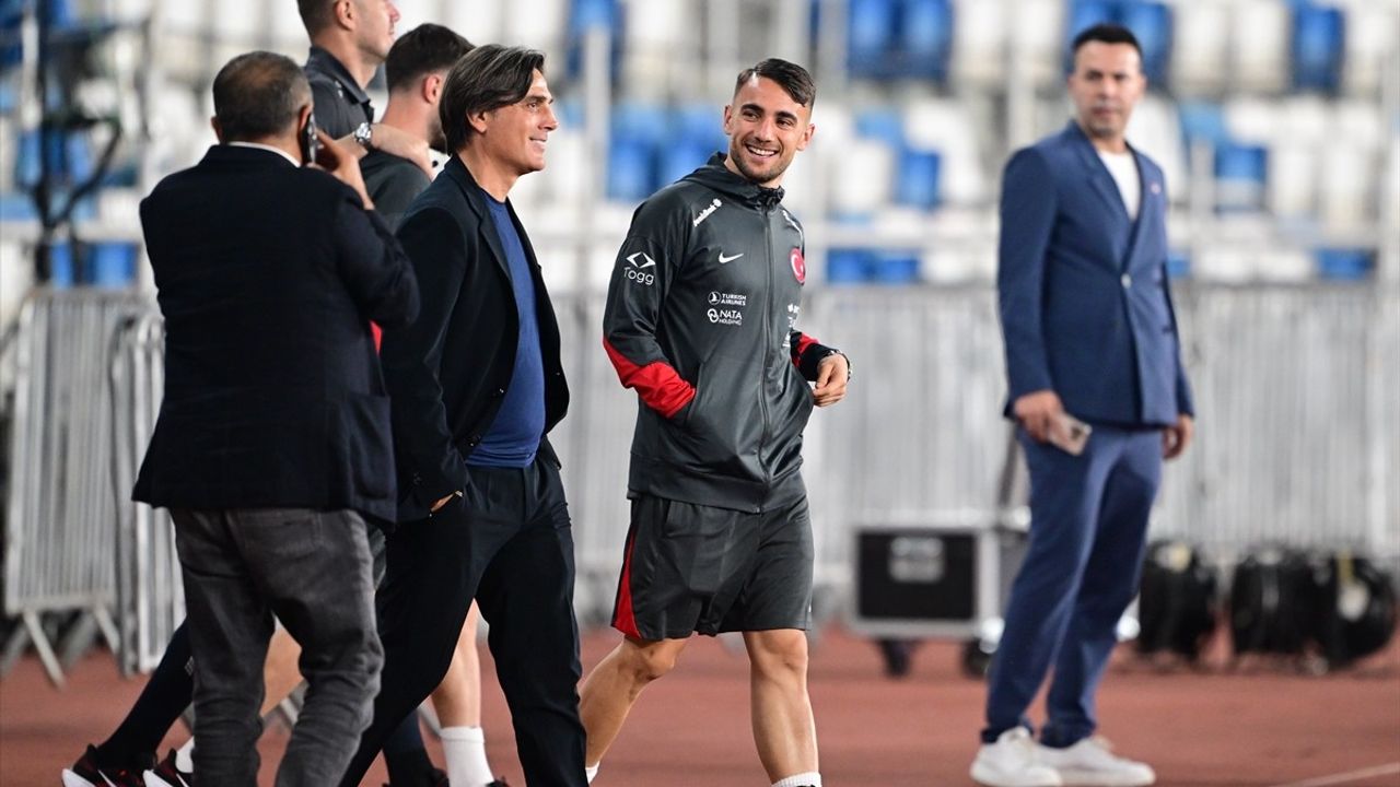 A Milli Takımı, Gürcistan Maçı Öncesi Boris Paichadze Stadı'nda Yürüyüş Yaptı