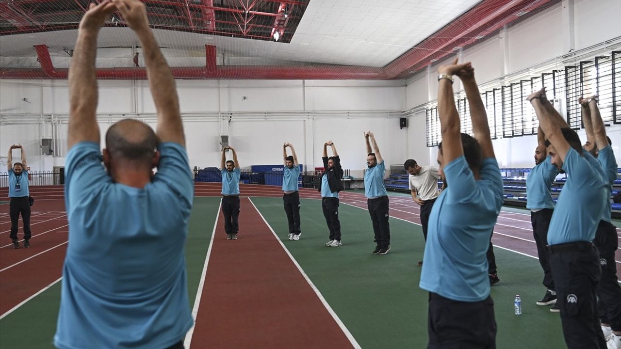 AA'nın Savaş Muhabirliği Eğitimi'nde 'Suda Hayatta Kalma' Dersi