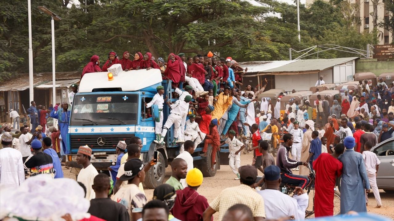 Abuja'da Mevlid-i Nebi Coşkusu: Yüzlerce Kişi Sokaklarda Yürüdü