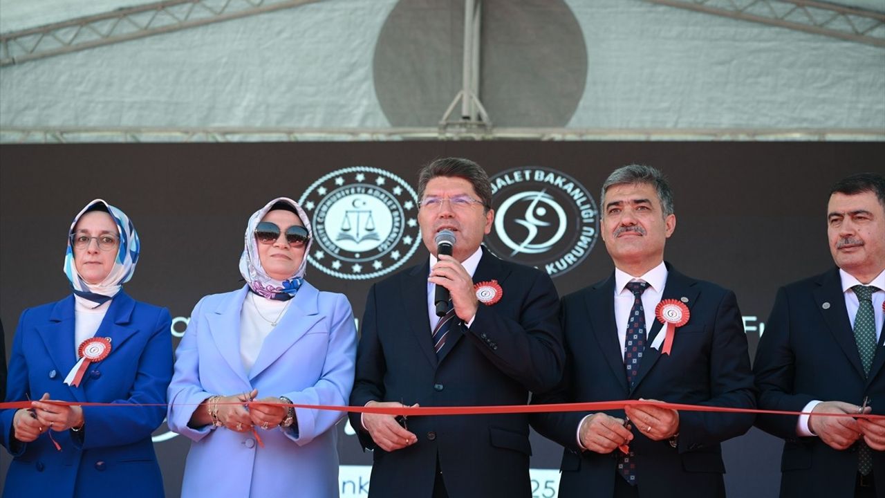 Adalet Bakanı Yılmaz Tunç, İşyurtları Ürün ve El Sanatları Fuarı'nı açtı