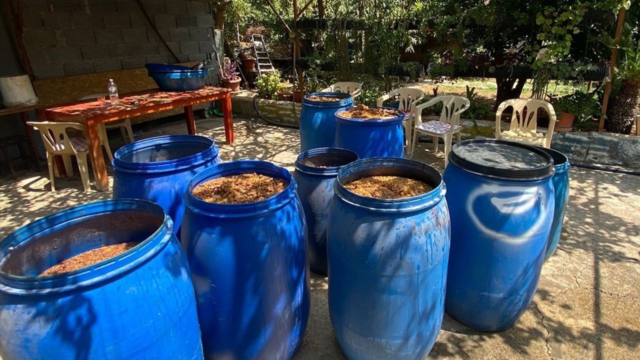 Adana'da 2 bin 930 litre sahte içki ele geçirildi: 3 gözaltı