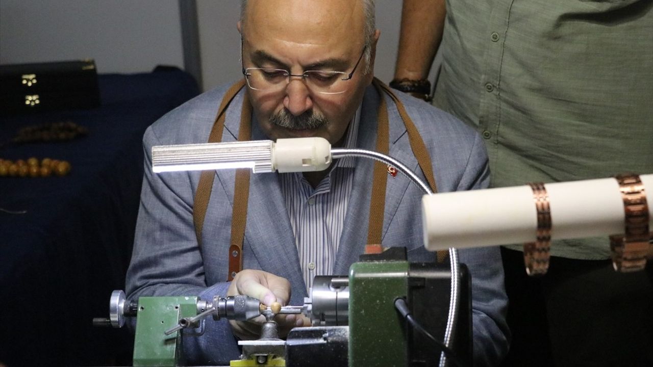 Adana'da 4. Tesbih ve Doğal Taşlar Fuarı: 12 kg Kur'an Ayetli Tespih Sergileniyor