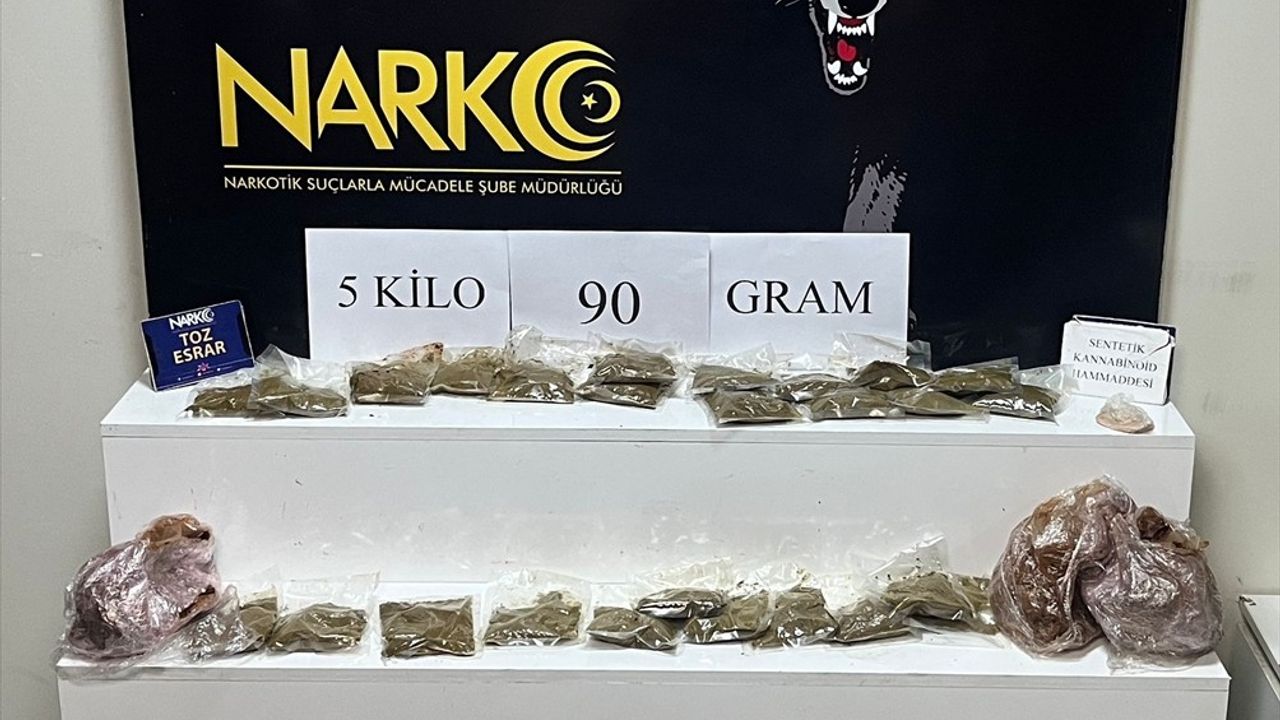 Adana'da 5 kilo 90 gram esrar ele geçirildi: 2 zanlı tutuklandı