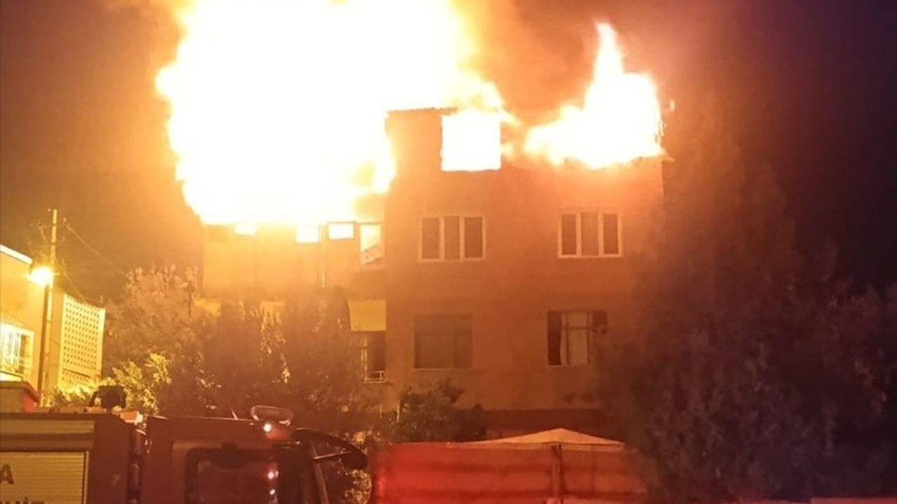 Adana'da Ev Yangını: Seyhan'da Daire Kullanılamaz Hale Geldi