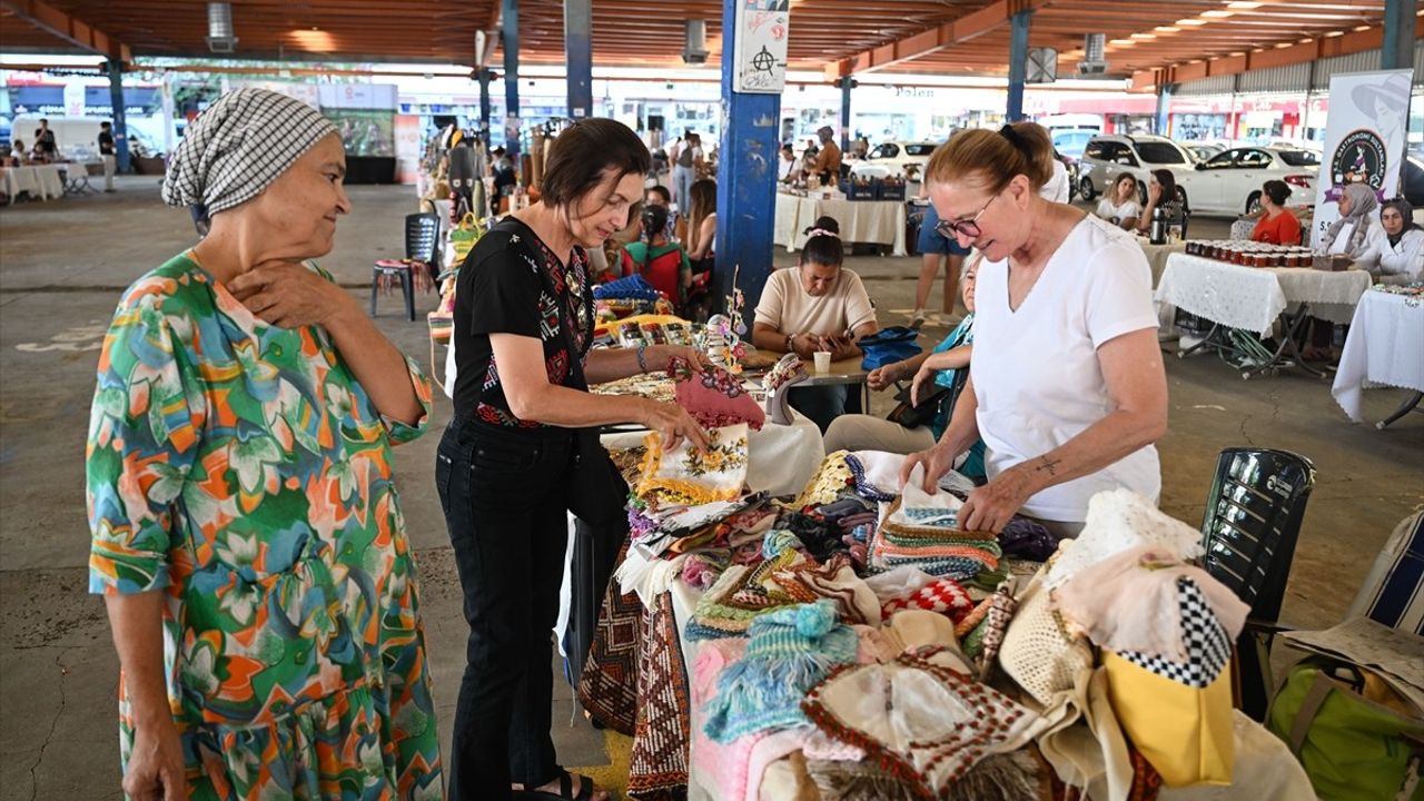 Adana'da Kadın Girişimci ve Çiftçi Ürünleri Fuarı Açıldı