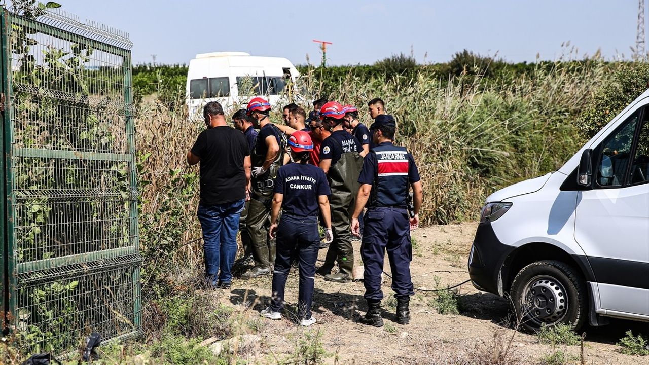 Adana'da Traktör Sulama Kanalına Devrildi: Sürücü Hayatını Kaybetti