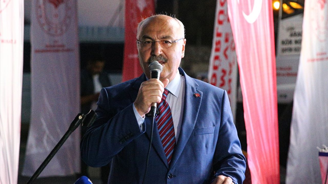 Adana Karataş'ta Su Ürünleri Av Sezonu Açıldı: 233 Tekneyle Vira Bismillah