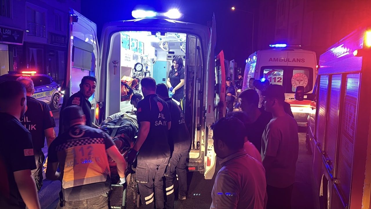 Adıyaman'da otomobil inşaat temeline devrildi: 4 yaralı, 3'ü ağır