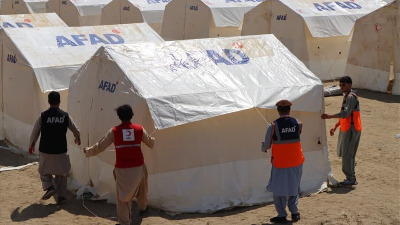 AFAD'tan Afganistan'a acil yardım: 150 çadır, 1050 battaniye gönderildi