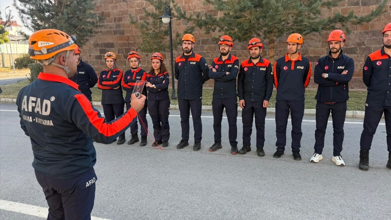 AFAD Van'da 40 Yeni Arama Kurtarma Teknikerini Eğitiyor