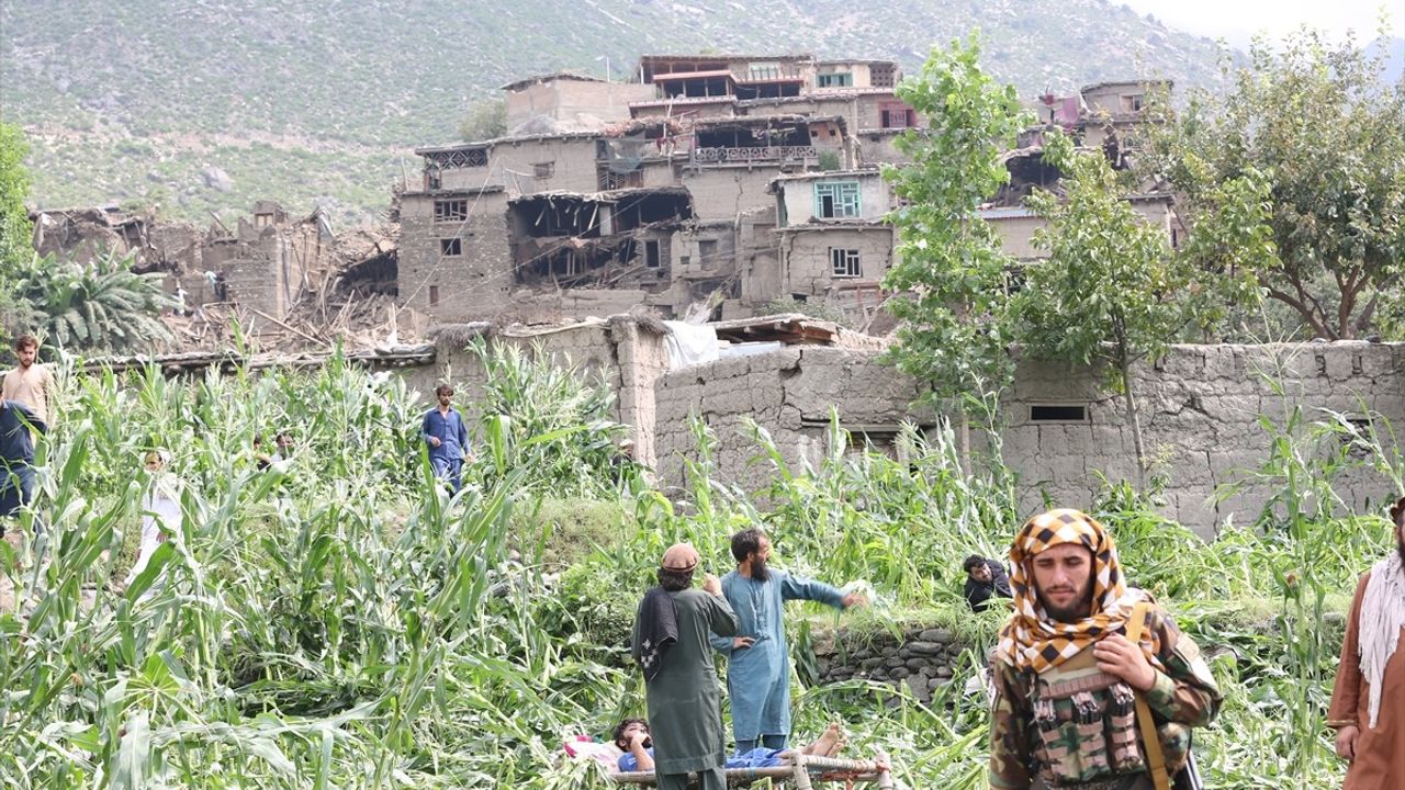 Afganistan'da 6 Büyüklüğünde Deprem: Ölü Sayısı 800'ü Aştı