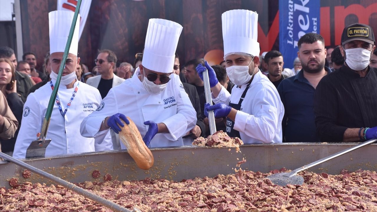 Afyonkarahisar'da 7. Uluslararası Gastro Afyon Başladı — 1930 kg Sucuklu Yumurta Guinness Rekoru