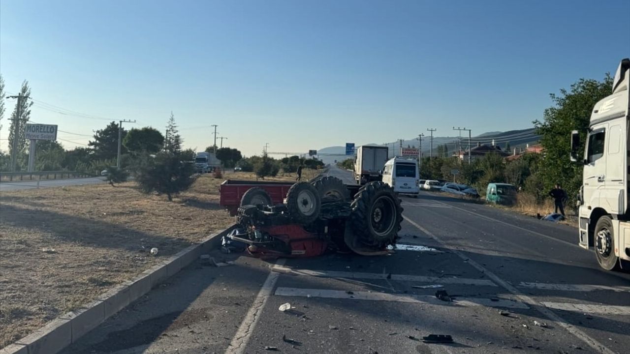 Afyonkarahisar Sultandağı'nda Traktör-Otomobil Çarpışması: Sürücü Hayatını Kaybetti