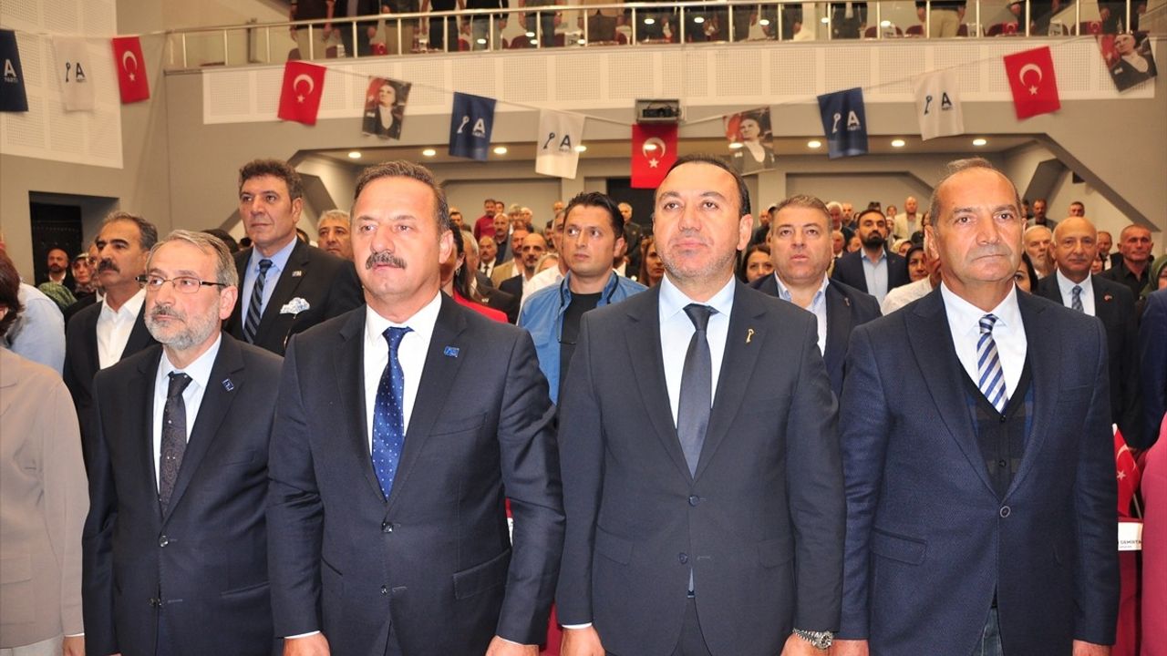 Ağıralioğlu Kars'ta: Anahtar Parti 'Halk Buluşması'na Katıldı
