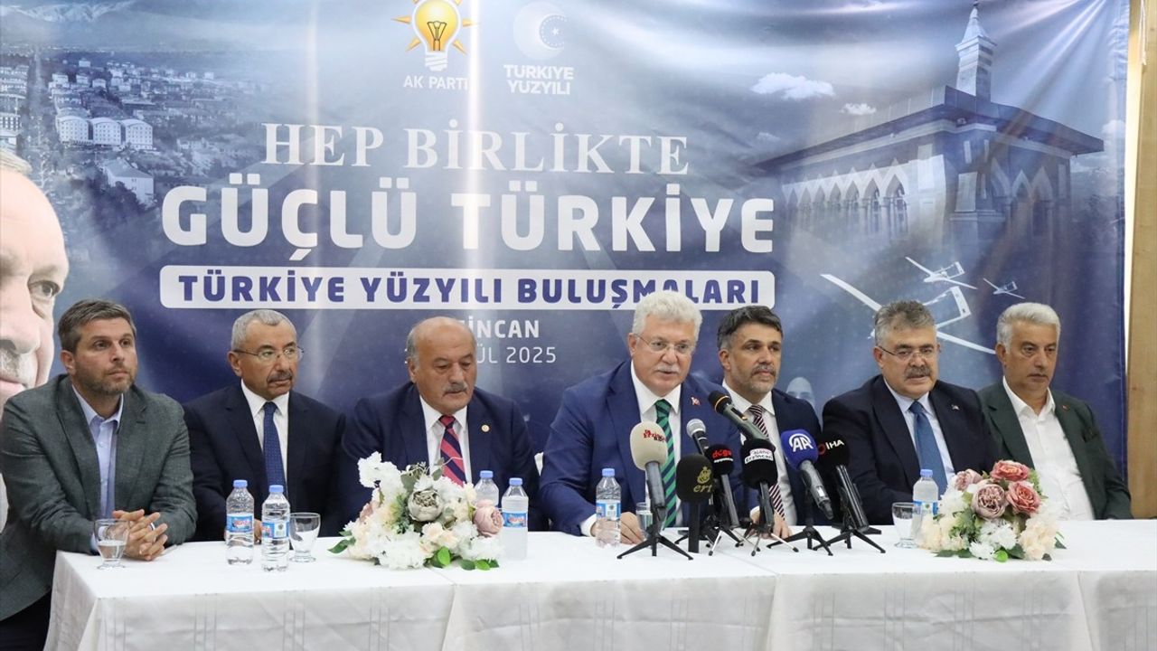 Akbaşoğlu: "Kurultayın İptalini İsteyenler Kendileri" — Erzincan'da CHP'ye Sert Eleştiri