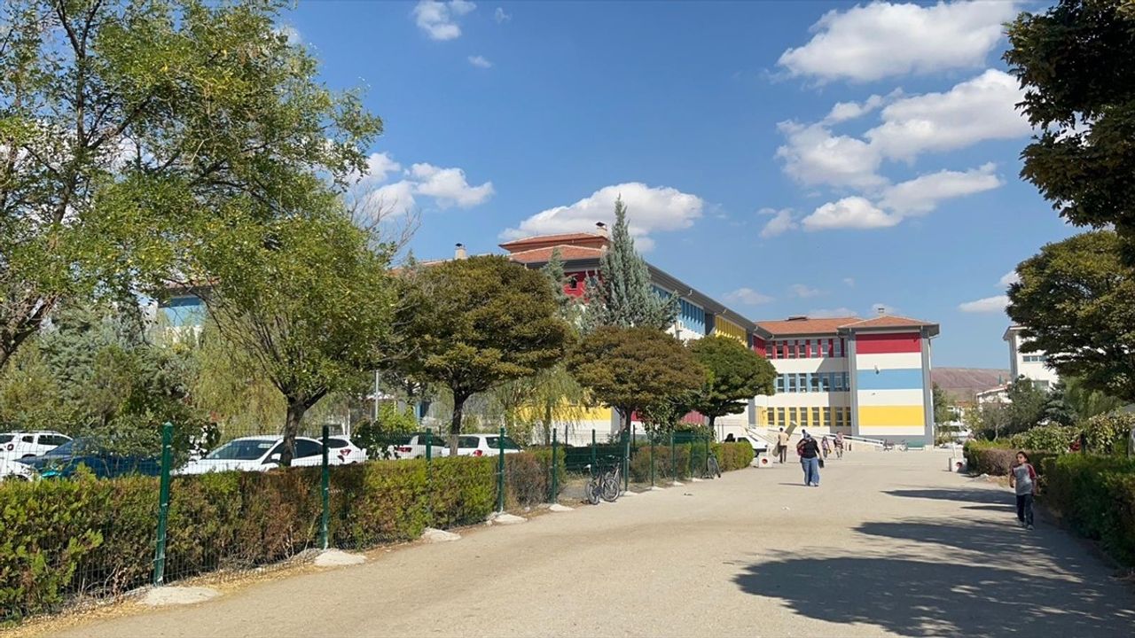 Aksaray'da okul müdürüne bahçede saldırı — Şüpheli gözaltında