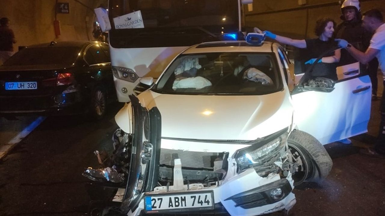 Alanya'da 8 Araçlı Zincirleme Kaza: 10 Yaralı