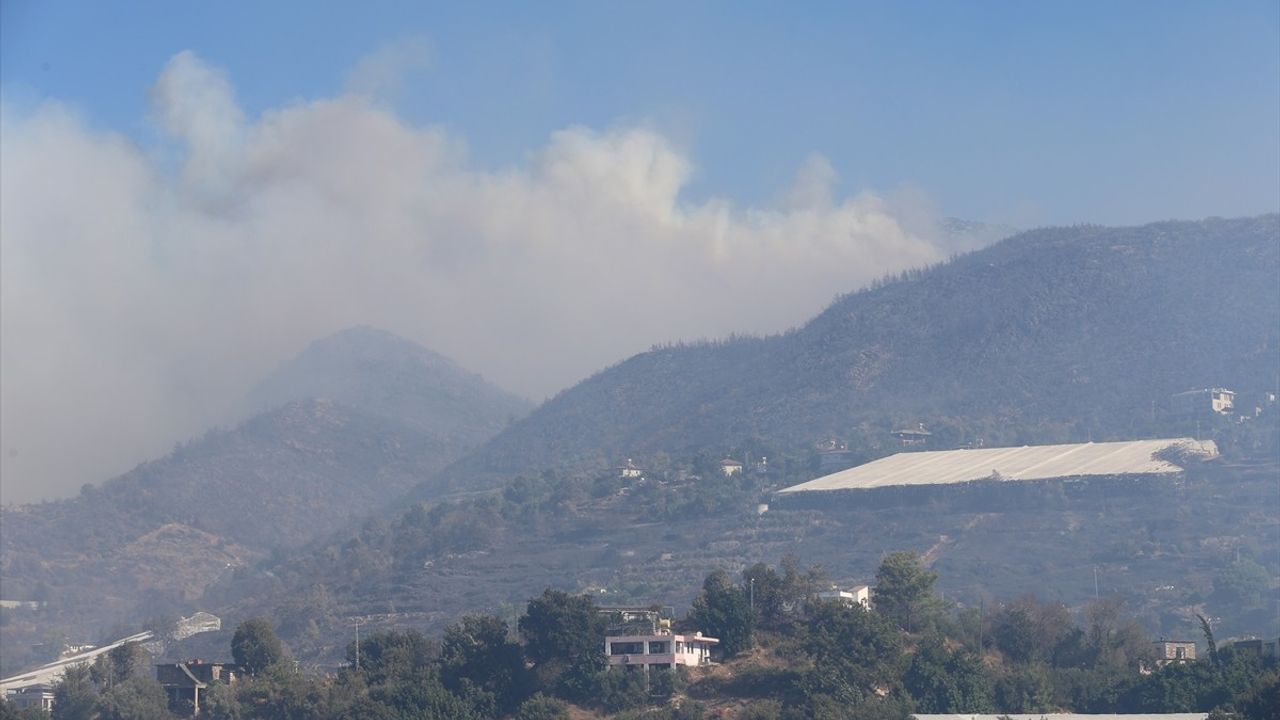 Alanya'da Orman Yangını: 2 Uçak ve 8 Helikopterle Müdahale Sürüyor