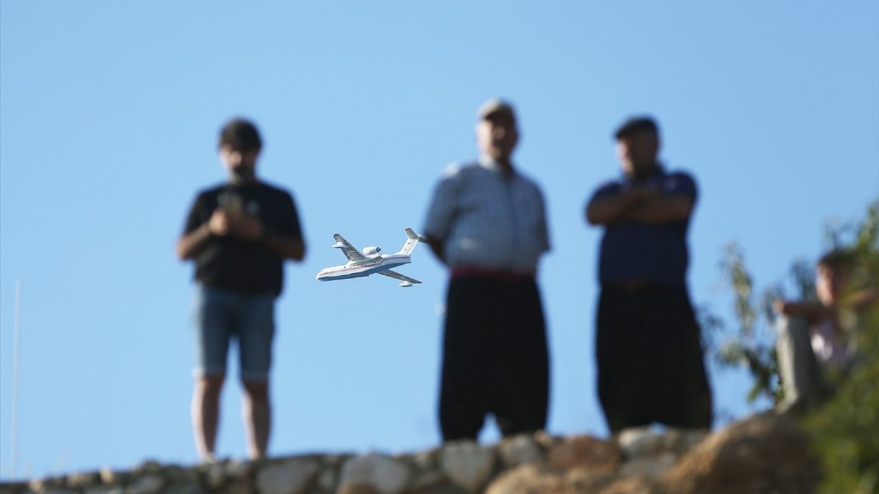 Alanya'da Yangınlara 4 Uçak, 13 Helikopter ve 800 Personel ile Müdahale