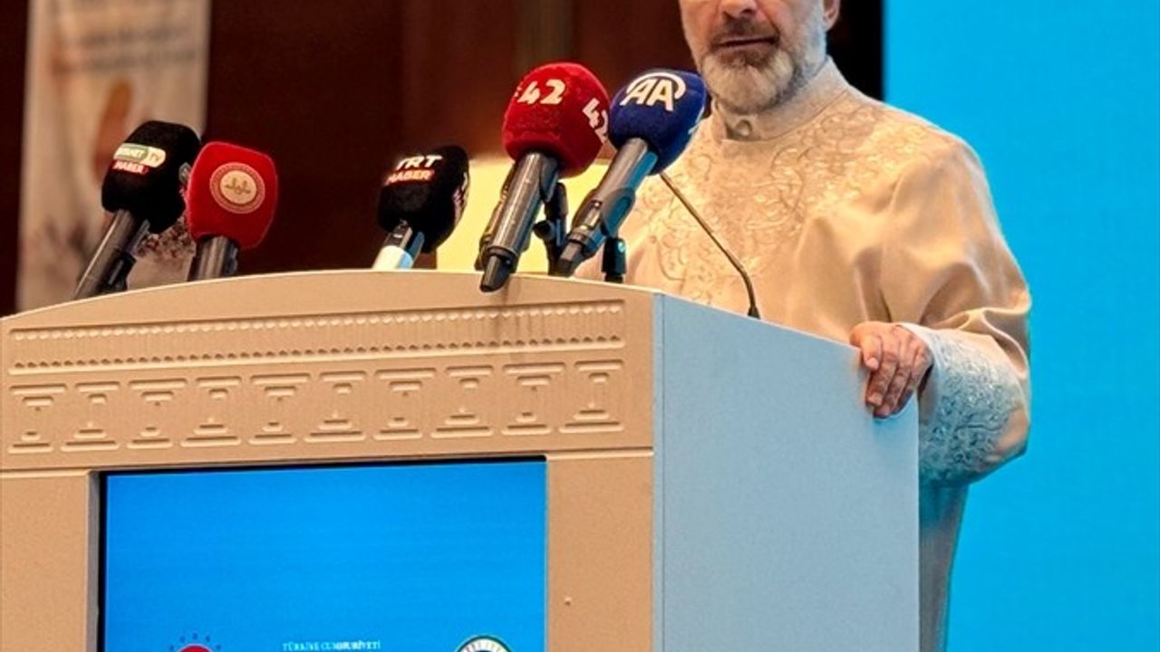 Ali Erbaş: "Sosyal Medya Aile Yapısını Zedeliyor" — Uluslararası Aile Çalıştayı