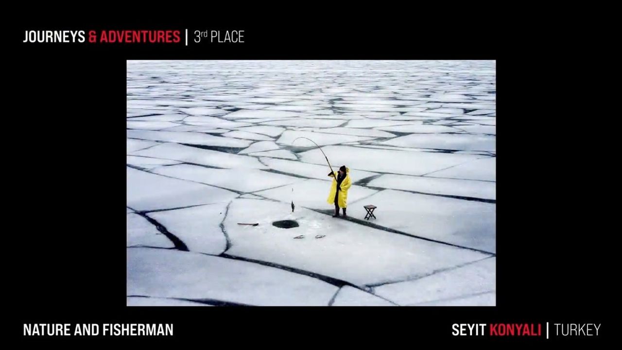 Ali Jadallah'ın Leaving Home'ı Yılın Fotoğrafı — AA Siena'da Öne Çıktı