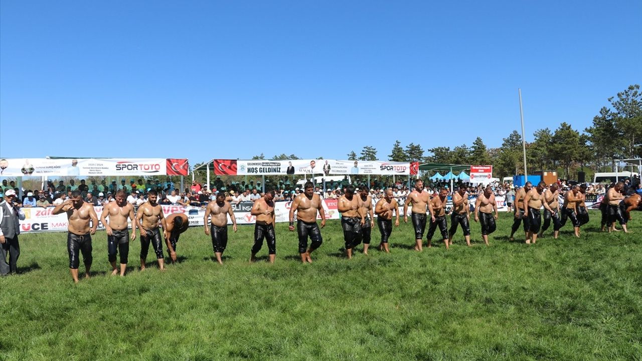 Amasya Suluova'da 470 Pehlivanla Yağlı Güreşte Başpehlivan Bekir Eryücel