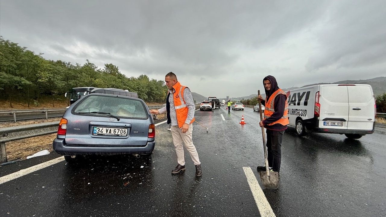 Anadolu Otoyolu Düzce'de 5 kaza: 2 ölü, 15 yaralı
