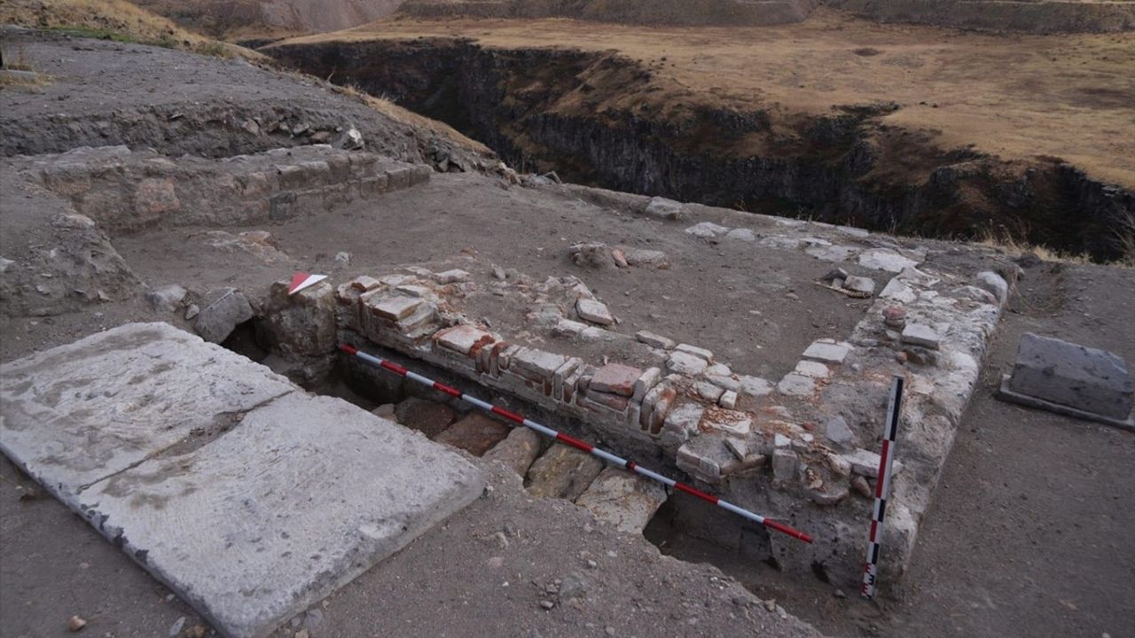 Ani'de Selçuklu Kümbeti Bulundu — Anadolu'da İlk Türk-İslam Kümbeti Olabilir