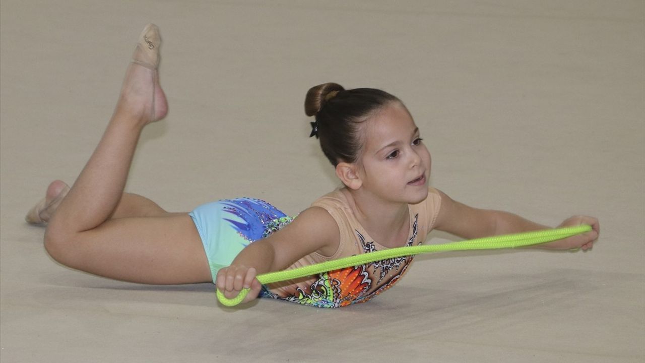 Ankara'da İlk Uluslararası Ritmik Cimnastik Turnuvası Başladı