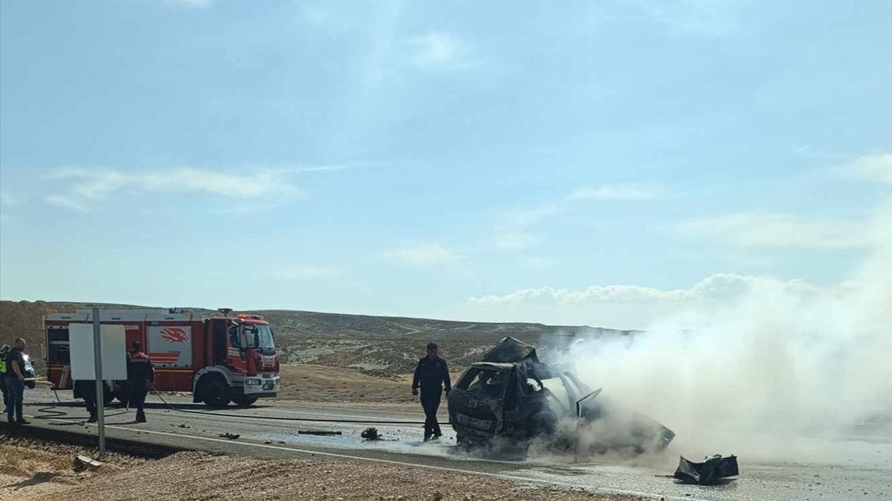 Ankara Nallıhan'da tırla çarpışan otomobilin sürücüsü öldü