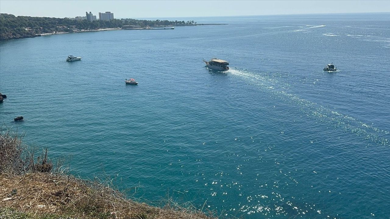 Antalya'da Falezlerden Düşme Şüphesi: Düden Şelalesi'nde Arama Başlatıldı