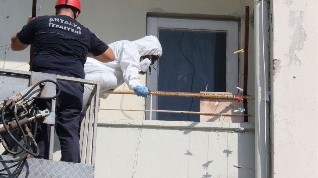 Antalya'da Yalnız Yaşayan 70 Yaşındaki A.B. Evinde Ölü Bulundu