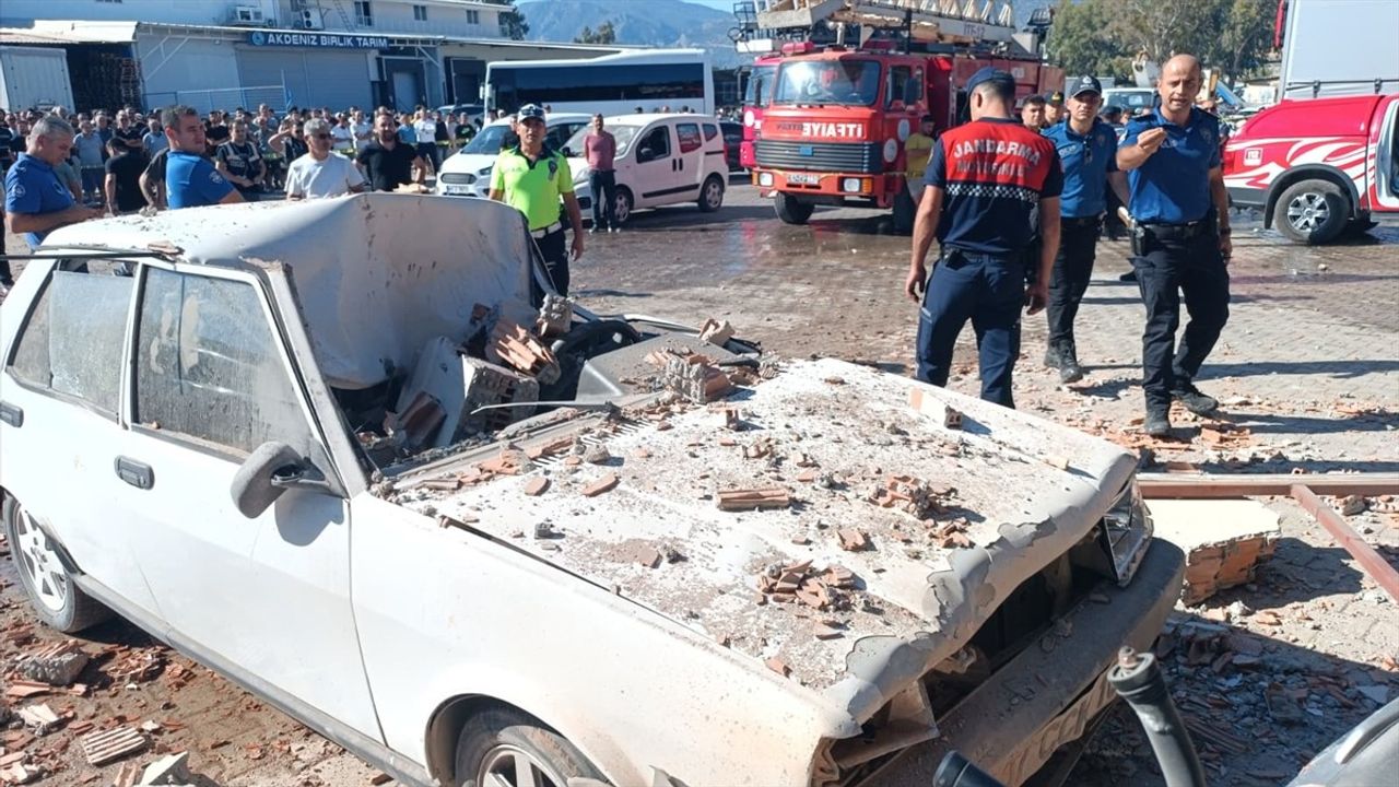 Antalya Demre'de Toptancı Halinde Patlama: 1 Ölü, 3 Yaralı