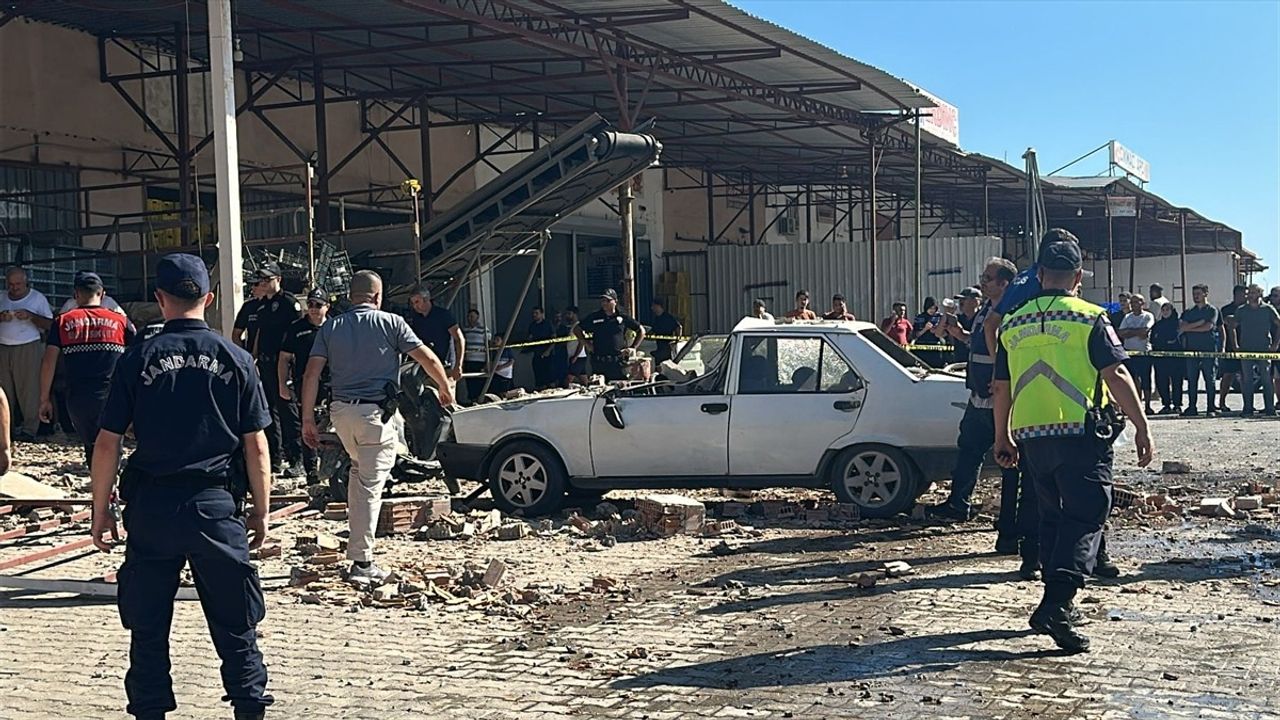 Antalya Demre Toptancı Halinde Patlama: 4 Kişi Yaralandı