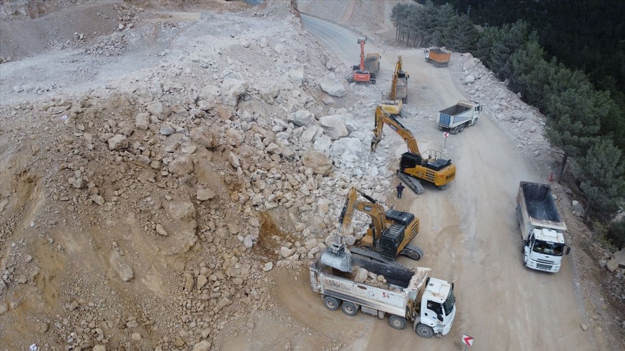 Antalya-Konya Kara Yolu Çalışma Nedeniyle Kapatıldı