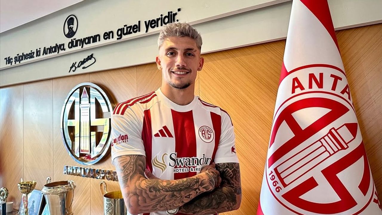 Antalyaspor, Samet Karakoç'u 3+1 Yıllık Sözleşmeyle Transfer Etti